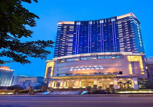 酒店客人穿一次性拖鞋摔成伤残，需要哪责任